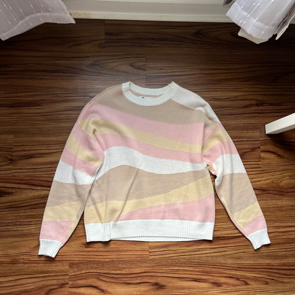 Hollister Cream and Tan Knit Sweater